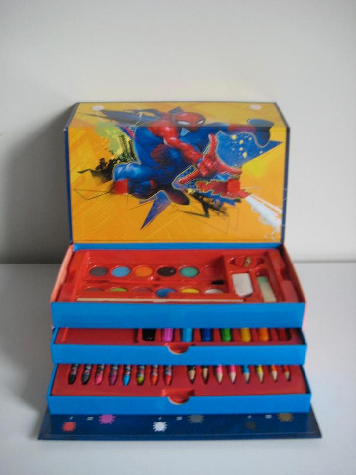 Spiderman tekenkoffer met verf krijt potloden viltstiften, Hobby en Vrije tijd, Tekenen, Zo goed als nieuw, Potlood of Stift, Ophalen of Verzenden