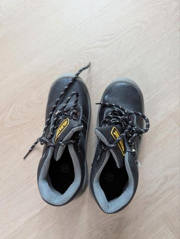 Veiligheids schoenen  beschikbaar voor biedingen