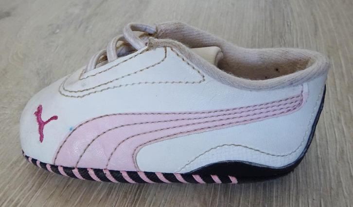 Puma's voor baby - wit met roze - maat 18, Kinderen en Baby's, Babykleding | Schoentjes en Sokjes, Gebruikt, Jongetje of Meisje