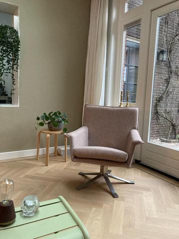 meubelstoffeerder en meubelsmaker beschikbaar voor biedingen