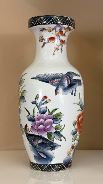 Chinese vintage wit keramieken vaas vogels bloemen beschikbaar voor biedingen