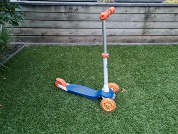 Kinderstep met lichtjes beschikbaar voor biedingen