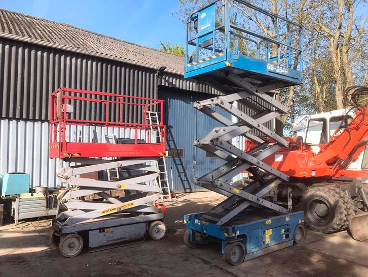 Schaar Hoogwerker- Rups dumper- Toro Maaier- Diverse gr.bakk, Zakelijke goederen, Machines en Bouw | Kranen en Graafmachines, Hoogwerker