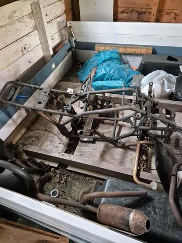125 cc quad frame,s met veel onderdelen beschikbaar voor biedingen