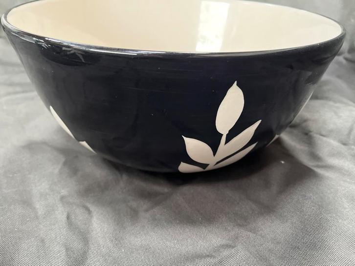 2 Mooie Schalen met Bloemenmotief, Huis en Inrichting, Woonaccessoires | Schalen en Manden, Zo goed als nieuw, Schaal, Rond, Porselein of Keramiek