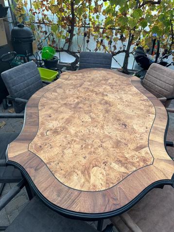 Unieke hoge tafel beschikbaar voor biedingen