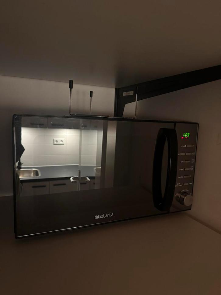 Brabantia Magnetron, Witgoed en Apparatuur, Magnetrons, Zo goed als nieuw, Vrijstaand, Combimagnetron, 45 tot 60 cm, Grill, Draaiplateau