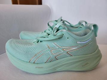 Asics Nimbus 26 met beschadiging
Maar 40.5 beschikbaar voor biedingen