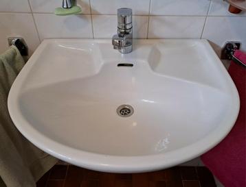 Wastafel 64x52 beschikbaar voor biedingen