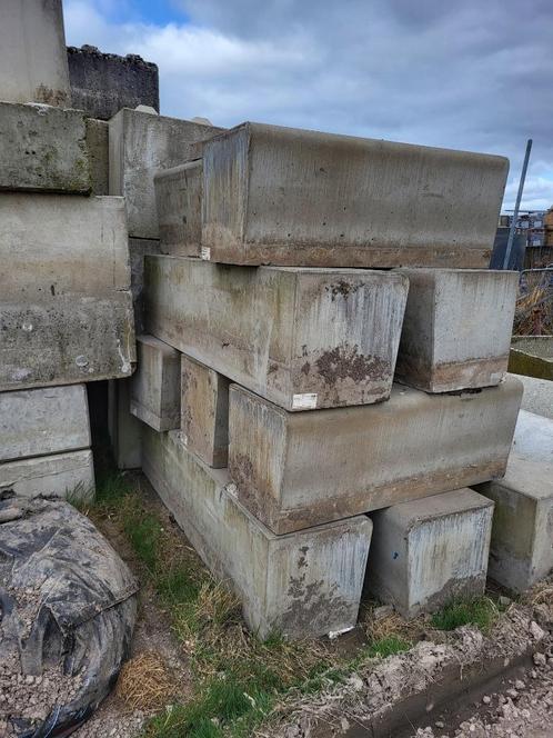 Gebruikte zit elementen / banken beton grijs, Tuin en Terras, Bielzen en Borders, Gebruikt, Biels, Beton, Minder dan 100 cm, Ophalen