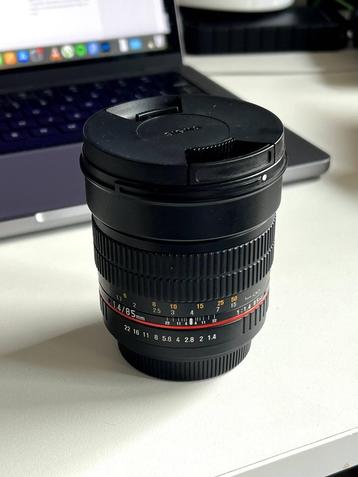 Samyang 85 1.4 EF lens beschikbaar voor biedingen