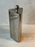 Oud metalen object gevuld met een vloeistof, Ophalen of Verzenden