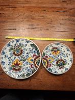 Twee sierborden Delft Poly handgeschilderd, Antiek en Kunst, Antiek | Wandborden en Tegels, Ophalen
