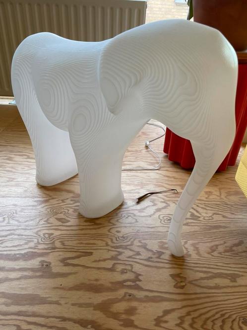 Low Res Elephant designlamp en kruk in 1, Antiek en Kunst, Kunst | Designobjecten, Ophalen