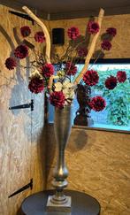 Grote aluminium design vaas met kunstbloemen, Huis en Inrichting, Ophalen, Zo goed als nieuw