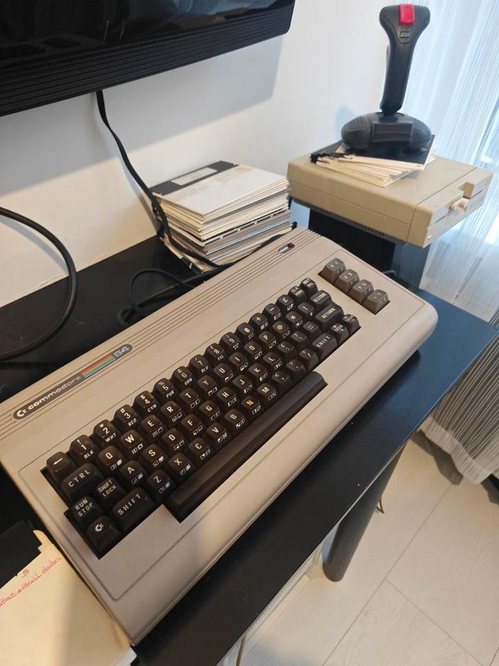 Commodore 64 met diskettestation en joystick, Computers en Software, Vintage Computers, Ophalen