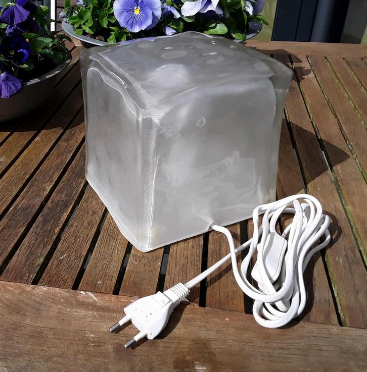 Ice Cube Iviken tafellamp Ikea, Huis en Inrichting, Lampen | Tafellampen, Zo goed als nieuw, Minder dan 50 cm, Glas, Ophalen of Verzenden