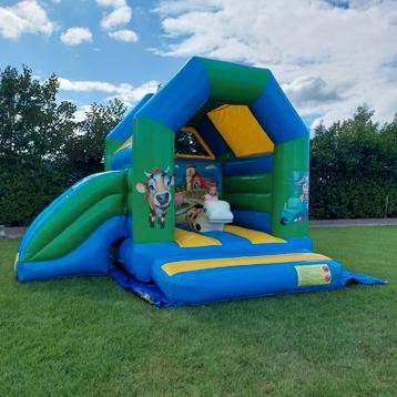 Super leuk springkussen Boerderij stijl met glijbaan TE HUUR beschikbaar voor biedingen