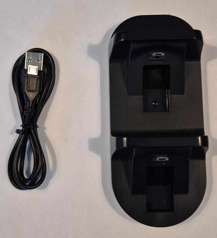PS4 Dubbele Oplaadstation - Laad je controllers snel op!, Spelcomputers en Games, Spelcomputers | Xbox | Accessoires, Zo goed als nieuw