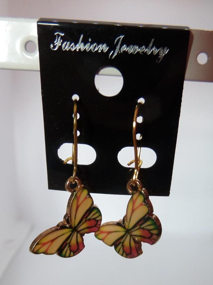 Leuke oorbellen met een volledige vlinder., Sieraden, Tassen en Uiterlijk, Oorbellen, Nieuw, Hangers, Overige materialen, Goud
