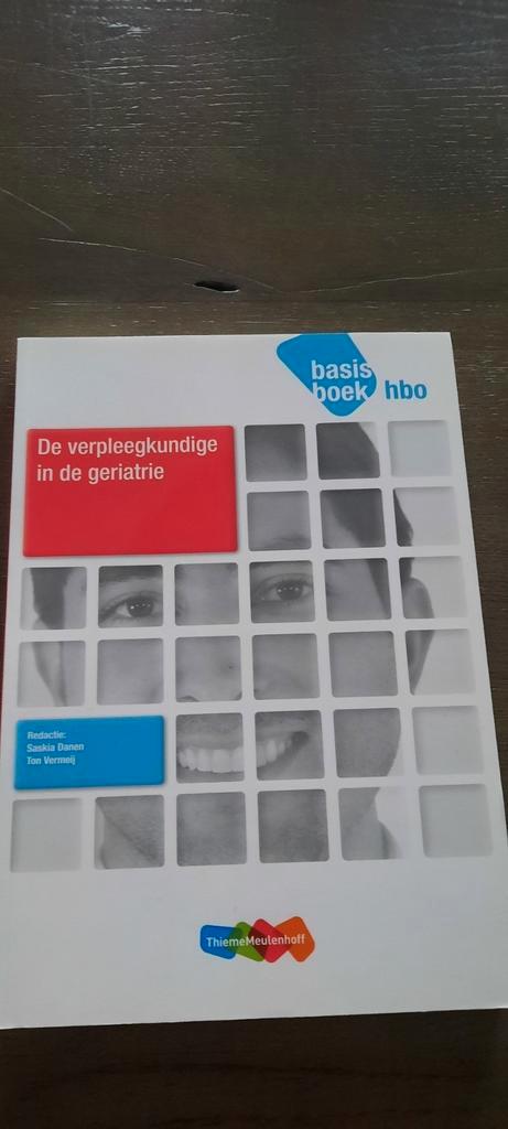 De verpleegkundige in de geriatrie NIEUW, Boeken, Schoolboeken, Zo goed als nieuw, Nederlands, Overige niveaus, Ophalen of Verzenden