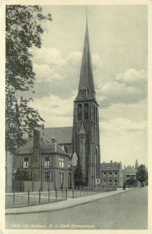 (701-323-037) Velp  RK Kerk Emmastraat, Verzamelen, Ansichtkaarten | Nederland, Gelderland, Verzenden