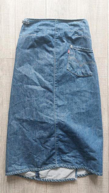 Vintage 00s Levis Engineered Twisted denim skirt beschikbaar voor biedingen