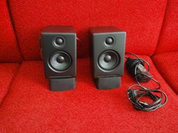 Audioengine a2+ active speakers + DS1 stand + audio select beschikbaar voor biedingen