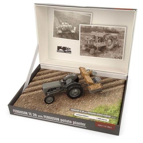 Ferguson TE20 met Ferguson Aardappelplanter, Hobby en Vrije tijd, Modelauto's | 1:32, Nieuw, Tractor of Landbouw, Universal Hobbies