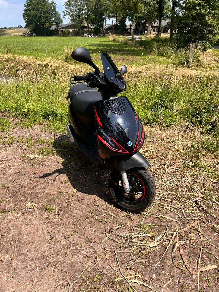 Piaggio zip 2-takt, Fietsen en Brommers, Scooters | Piaggio, Zo goed als nieuw, Zip, Maximaal 45 km/u, Tweetakt, Ophalen