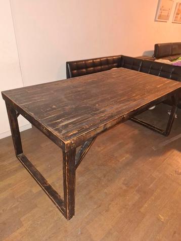 Eettafel te koop beschikbaar voor biedingen
