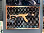 Ak -47 LV plexiglas schilderij, Antiek en Kunst, Ophalen of Verzenden