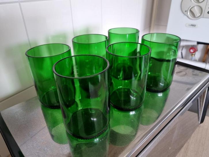 drinkglazen gemaakt van oude flessenbodems - groen, Huis en Inrichting, Keuken | Servies, Nieuw, Glas of Glazen, Overige stijlen