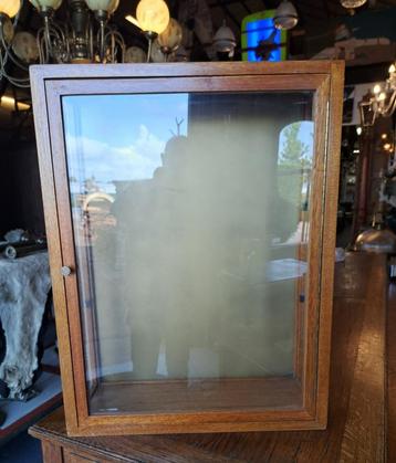 Antieke gave prijzenkast / wand vitrine 80 x 60 x 22 cm      beschikbaar voor biedingen