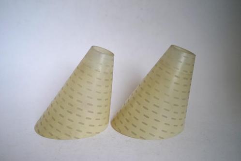 vintage 2x lampenkap mat glas creme jaren '50 E14 fitting b., Huis en Inrichting, Lampen | Lampenkappen, Gebruikt, Minder dan 25 cm
