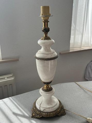 Lampenvoet van marmer en messing beschikbaar voor biedingen