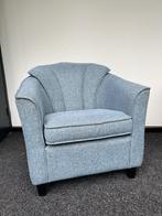 Lichtblauwe stoel/fauteuil, Huis en Inrichting, Stoelen, Blauw, Modern/klassiek, Stof, Zo goed als nieuw