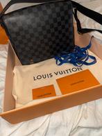 Originele Louis Vuitton Tas | PM DISTRICT MESSENGER BAG, Sieraden, Tassen en Uiterlijk, Tassen | Schoudertassen, Zwart, Zo goed als nieuw