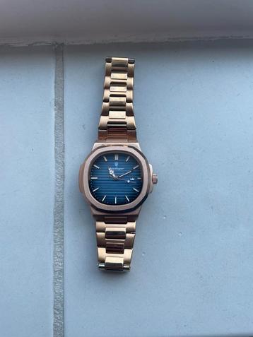 Horloge  beschikbaar voor biedingen