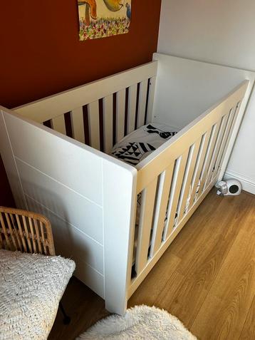 Ledikant en commode  beschikbaar voor biedingen