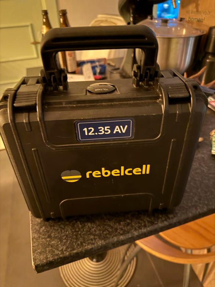 Rebelcell Accu Koffer 12.35 AV + Lader, Watersport en Boten, Hengelsport | Karpervissen, Gebruikt, Overige typen, Ophalen of Verzenden