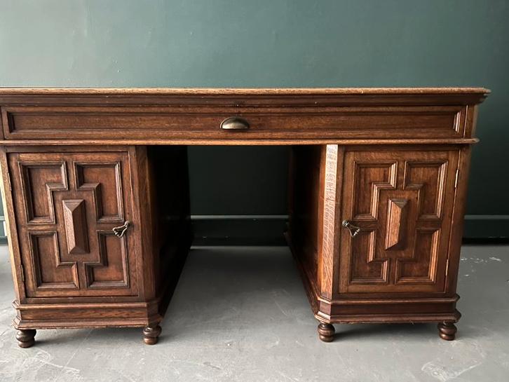 Klassiek houten bureau, Antiek en Kunst, Antiek | Kantoor en Zakelijk, Ophalen of Verzenden