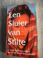 Een Sluier van Stilte - Djura, Ophalen of Verzenden, Zo goed als nieuw, Nederland