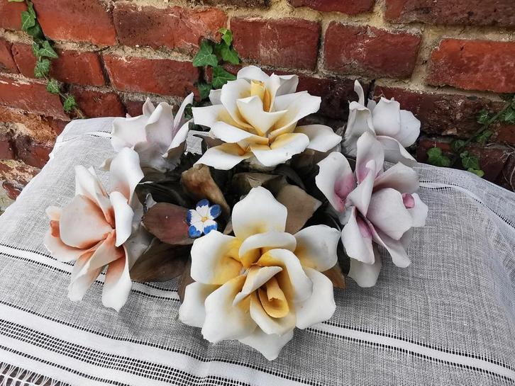 Porselein bloemstuk Italiaanse Capodimonte +-26cm Miekje's, Antiek en Kunst, Antiek | Porselein, Ophalen of Verzenden