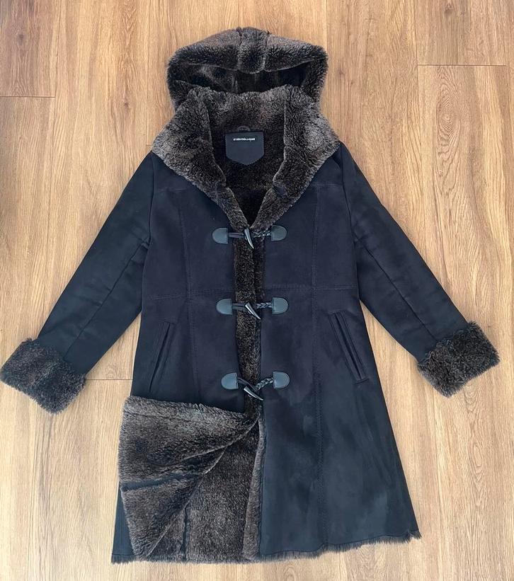 Zwarte vegan lammy jas met capuchon maat 40, Kleding | Dames, Jumpsuits, Zo goed als nieuw, Maat 38/40 (M), Zwart, Ophalen of Verzenden
