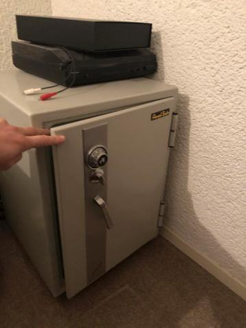 Stalen kluis brandkast royal safe  beschikbaar voor biedingen