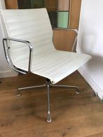 Wit Naugahyde Herman Miller stoel Vintage EA107 EA 107, Huis en Inrichting, Stoelen, Gebruikt, Leer, Wit, Eén