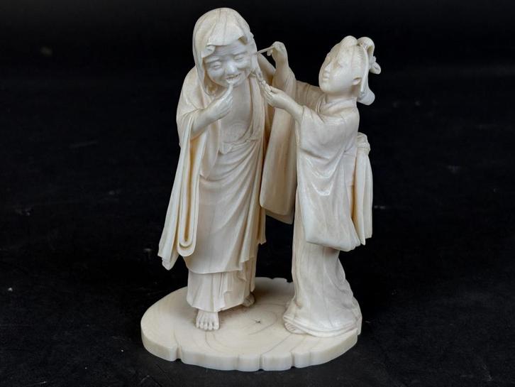 Fijn gesneden ivoren okimono Daruma met oorbellen Meiji, Antiek en Kunst, Kunst | Niet-Westerse kunst, Ophalen