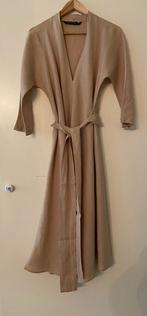 Zara beige lange jurk maat s/xs., Kleding | Dames, Beige, Maat 34 (XS) of kleiner, Ophalen of Verzenden, Onder de knie