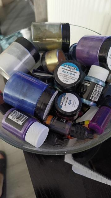 pigment en alcohol ink beschikbaar voor biedingen
